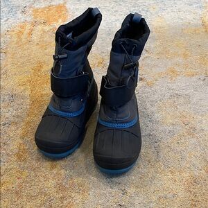 Cat and Jack kids snow boots size 3